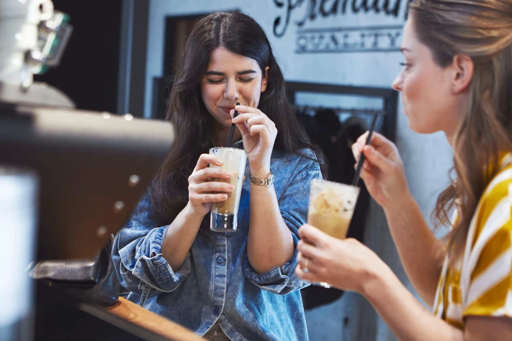 ICS_Carmen en Lotte-ohneLogo.png